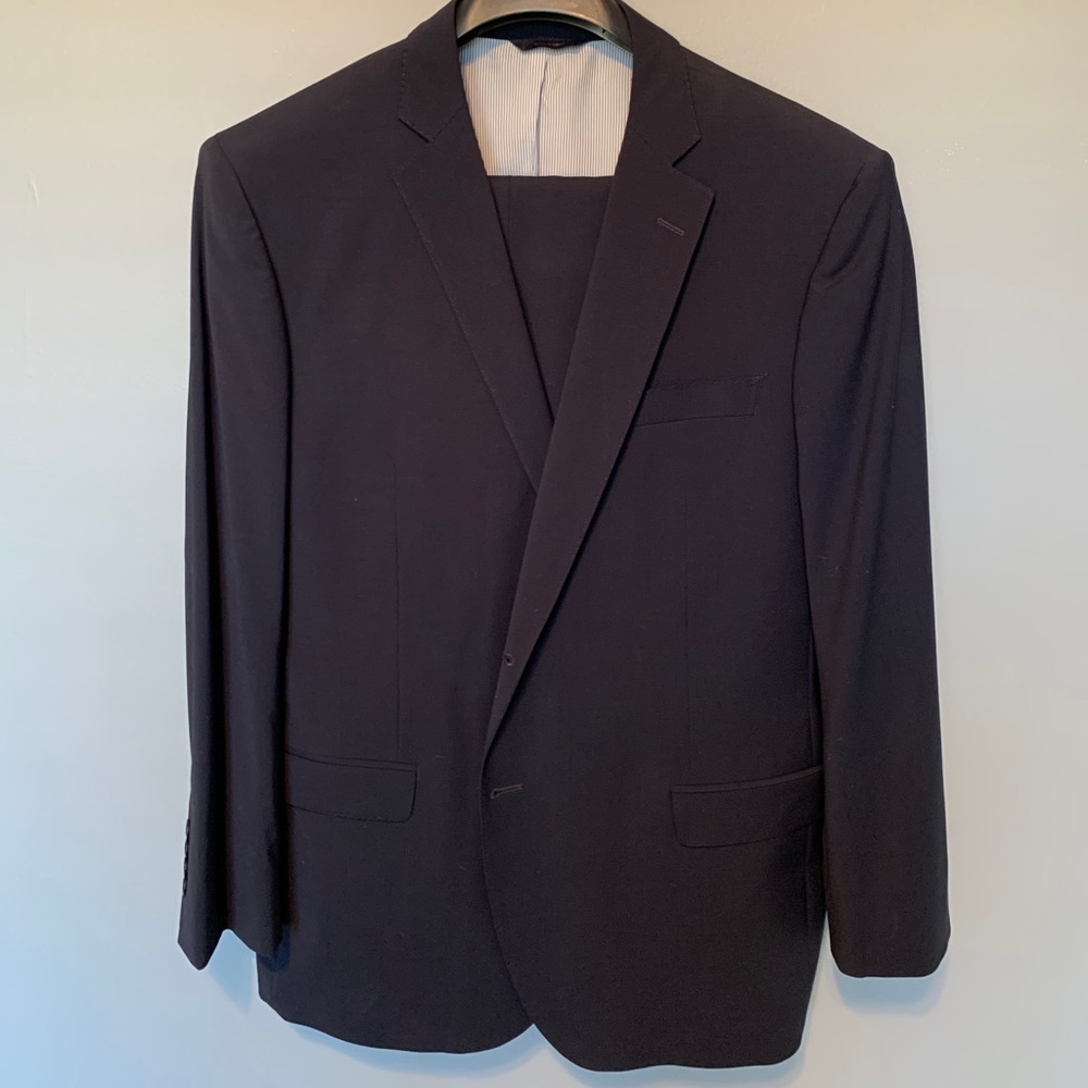 EXCELLENT CONDITION. NEVER WORN! Brooks Brothers Wool Suit - 46R Black